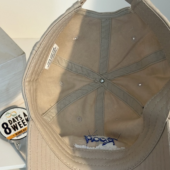 NWOT ABBEY ROAD PUB & RESTAURANT DRAFT BEER HANDLE with HAT and 4 Coasters - Picture 6 of 9